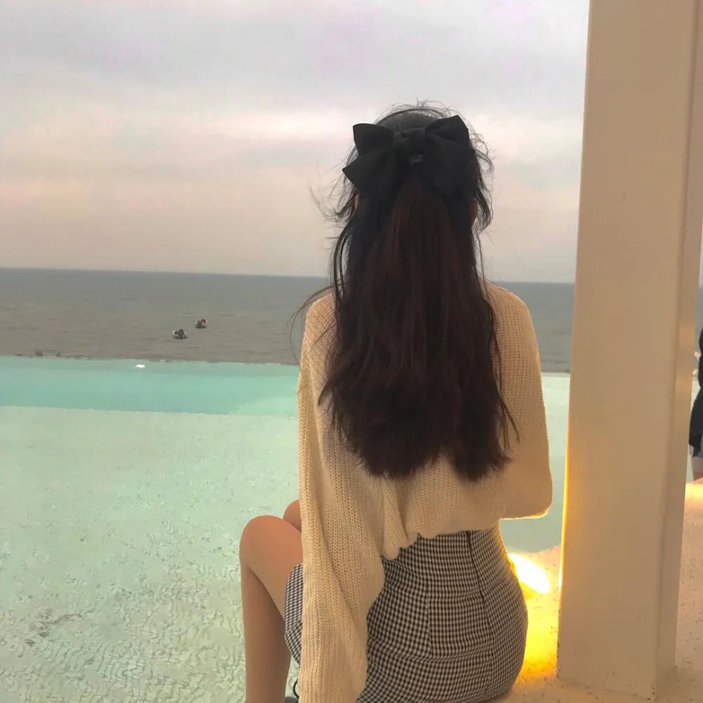 橙色女孩